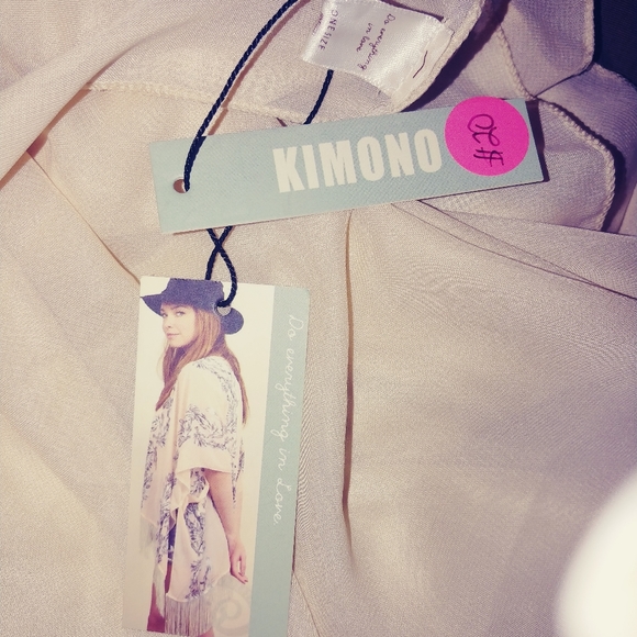 NWT Cream Kimono - Picture 10 of 12